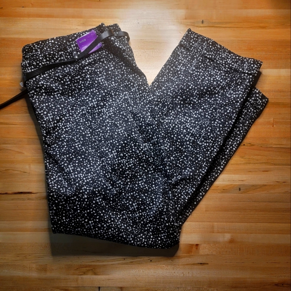 Lane bryant Sateen ankle dress pants. Black/white with belt size 20